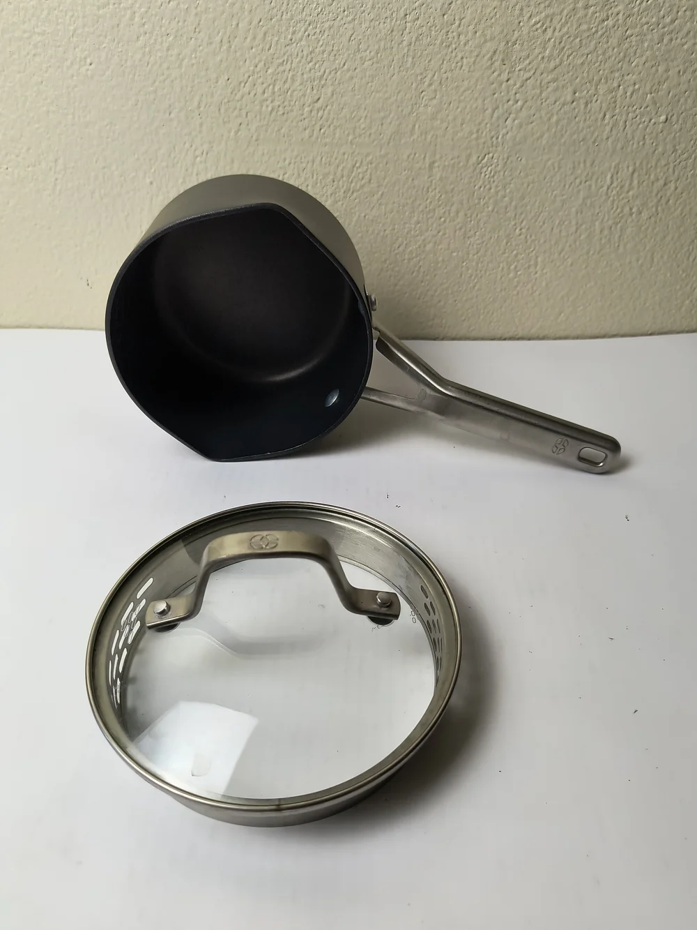 Calphalon 1.5qt/1.4L Black Saucepan with Glass Lid and Stainless Handle